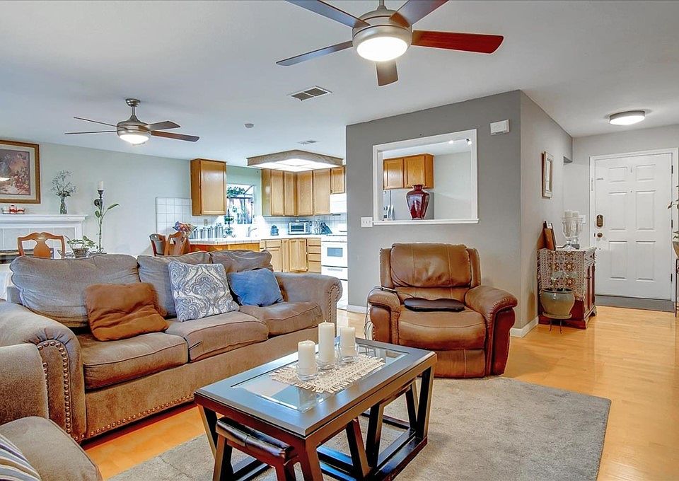 1st image of 700 Summer Dr