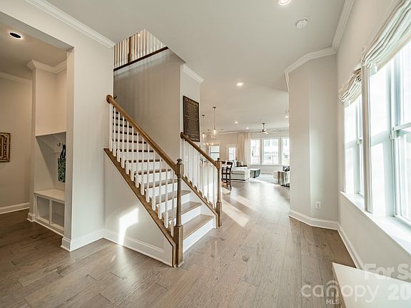 4th image of 2504 Lola Ave