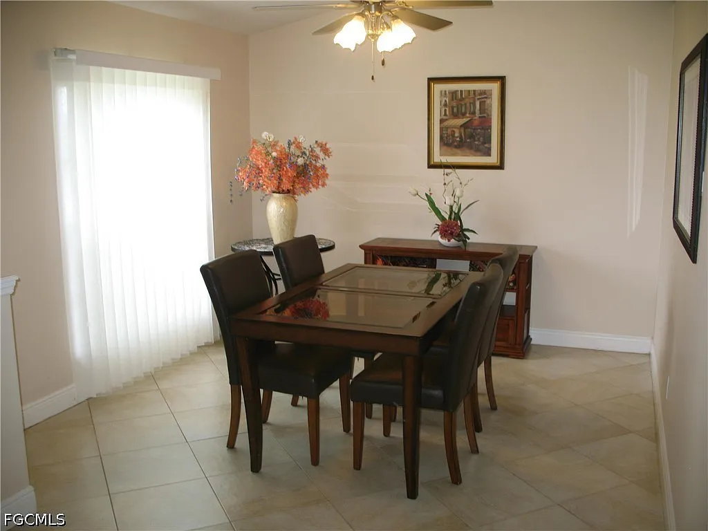 4 bed, 2.0 bath, 1993 sqft, $2,200 — Photo 3