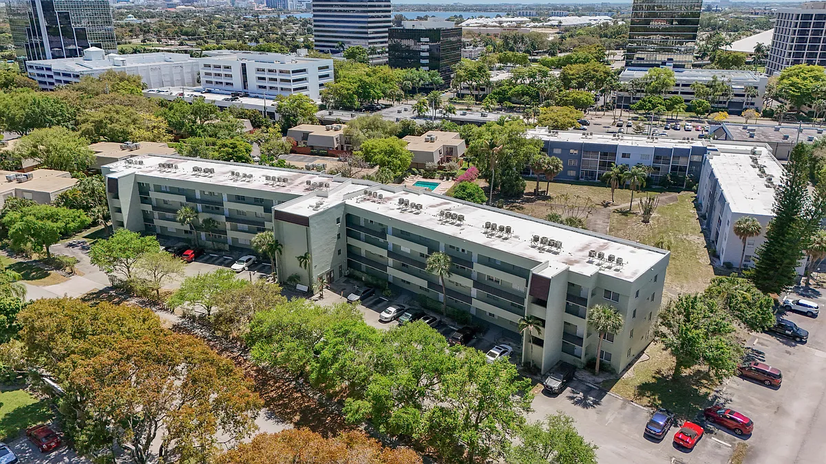 Building Photo - 1638 Embassy Dr #208