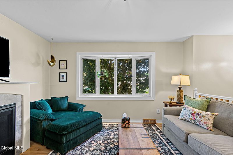 4th image of 22 Collegeview Drive