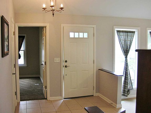 5th image of 10677 Williamsburg Dr