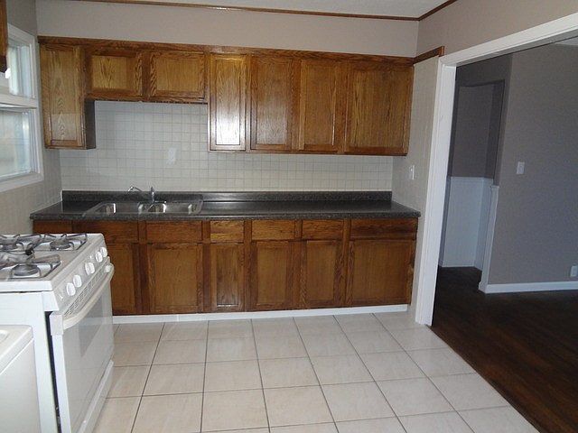 2nd image of 24 Ash St