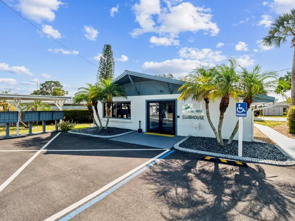 10B Lake Breeze Dr, Tavares, FL 32778