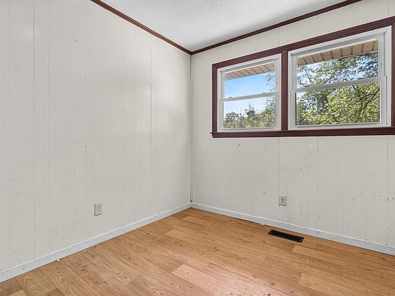 5th image of 1006 Plowden Mill Rd