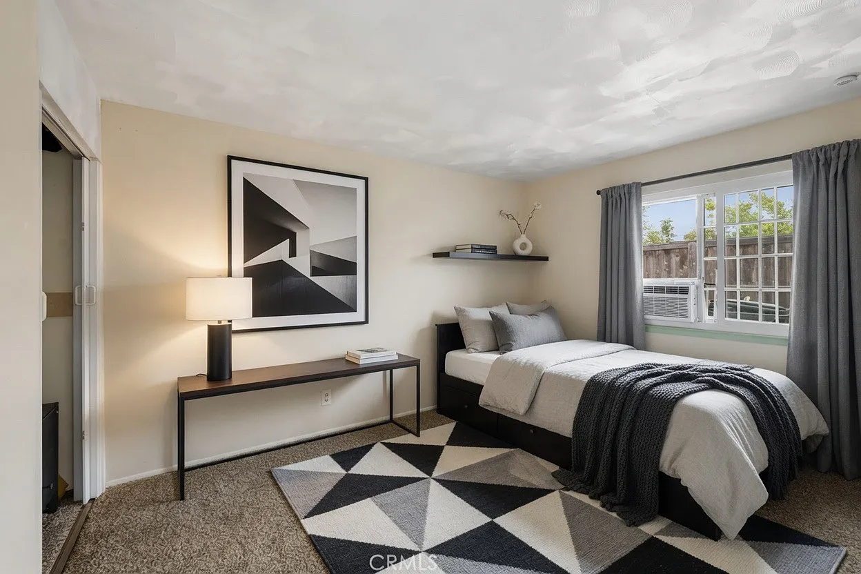 4 bed, 1237 sqft, $4,100 — Photo 4