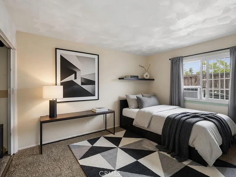 2132 Woodglen Pl — Photo 4