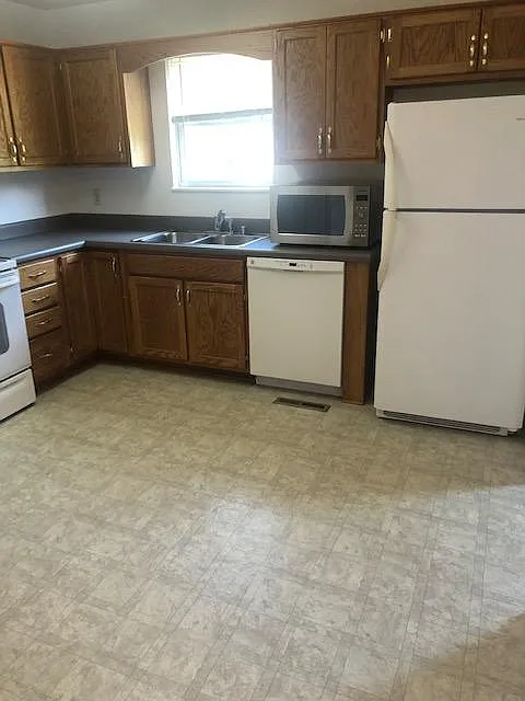 4 bed, 2.5 bath, 1440 sqft, $1,690 — Photo 4