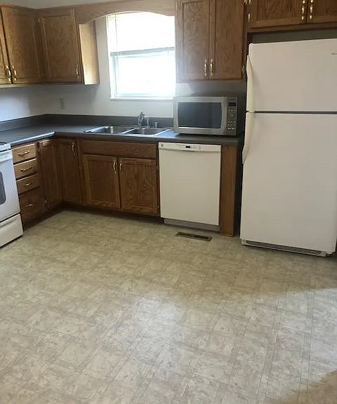 168 N Blackbranch Rd — Photo 4