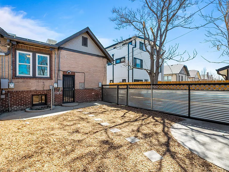 1465 Perry St — Photo 34