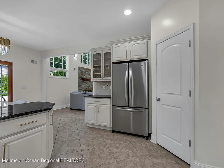 1607 Holbrook St — Photo 16