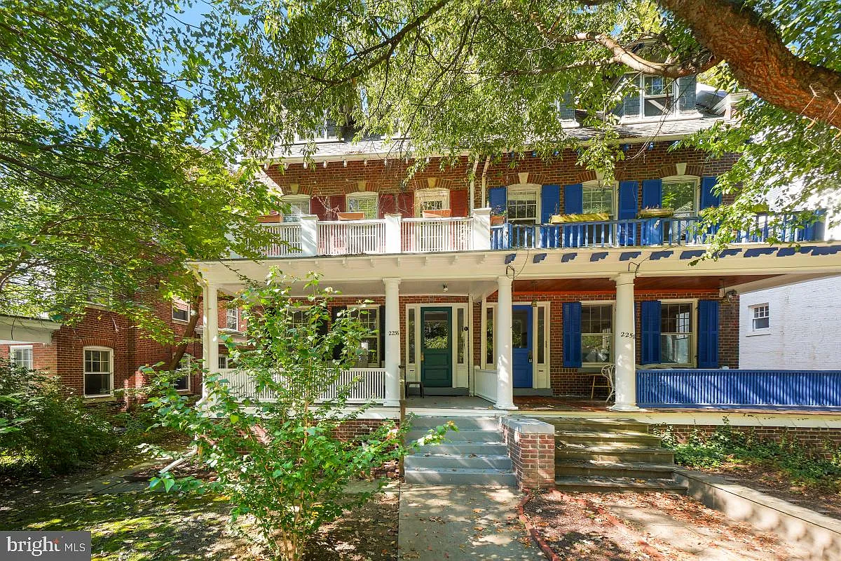 2256 Cathedral Ave NW photo 1