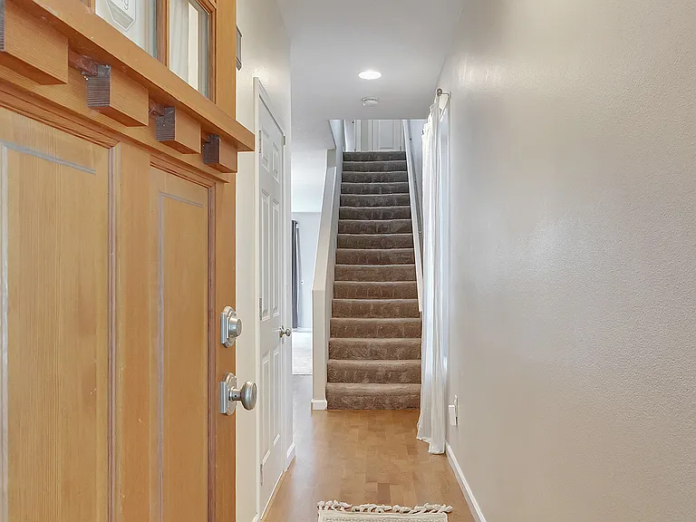 9817 N Clarendon Ave — Photo 32