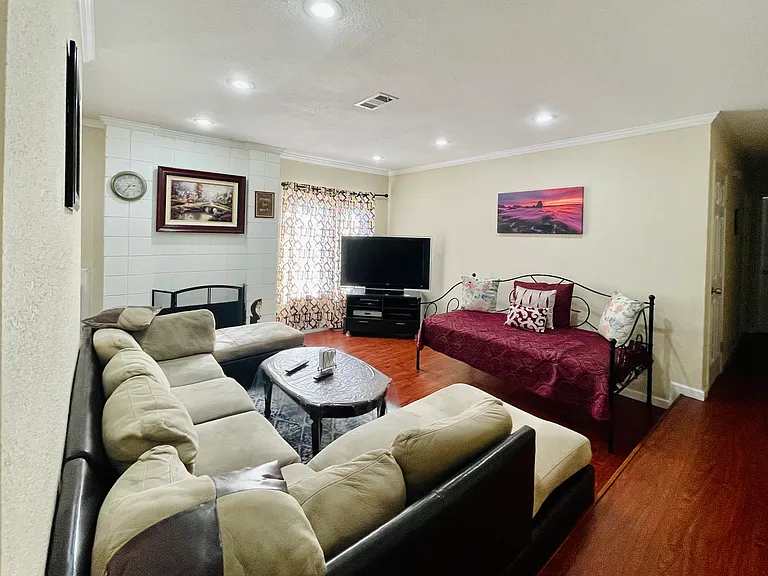 2642 Aborn Rd — Photo 10