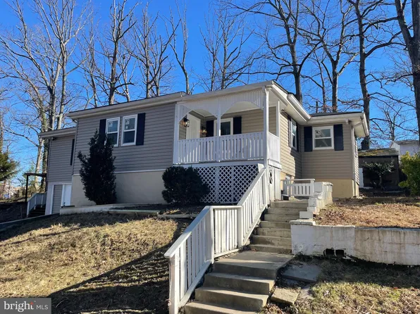 3924 Oakdale Cir, Triangle, VA 22172