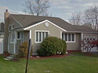 201 Violet St, Massapequa Park, NY 11762