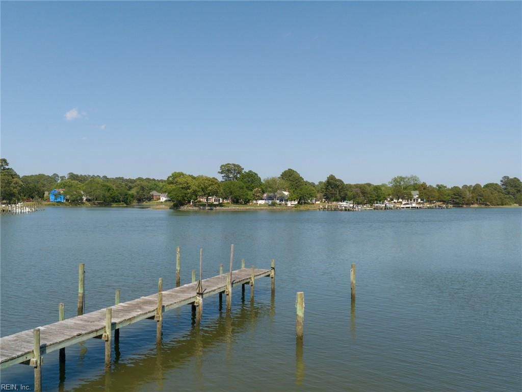 7877 Berkeley Dr, Gloucester Pt, VA - View 2