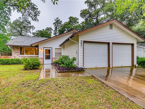 3rd image of 2401 Campden Dr