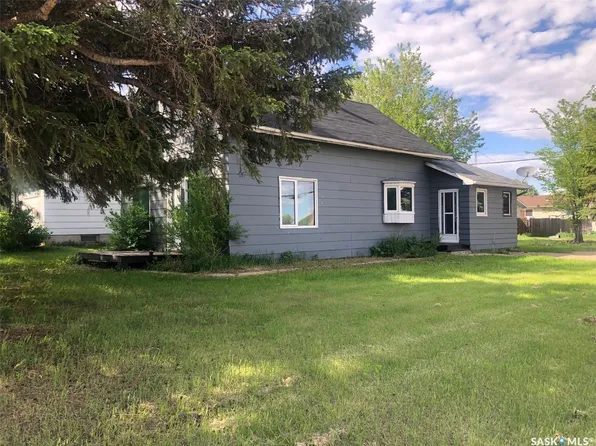 202 1st Avenue NW, Preeceville, SK S0A 3B0