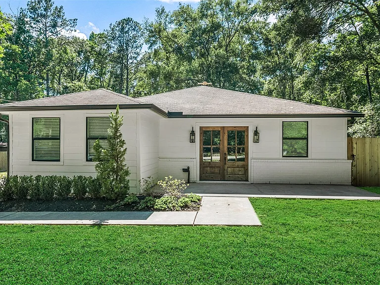 4884 Holly Ln W — Photo 2