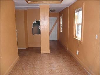4th image of 2201 Oakley Ave