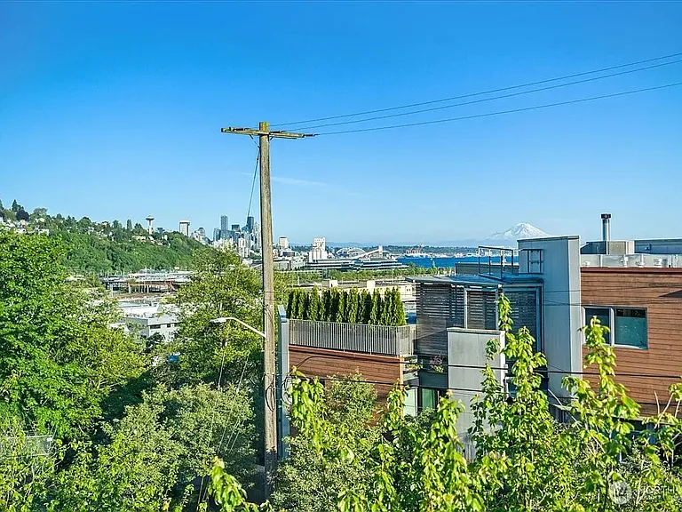 2310 W Newton St — Photo 20