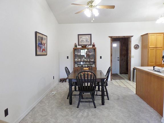 5th image of 14 Bluebird Dr