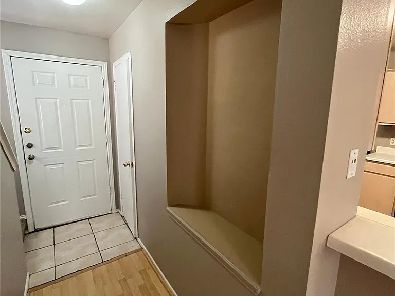 9625 Sugar Hill Dr — Photo 4