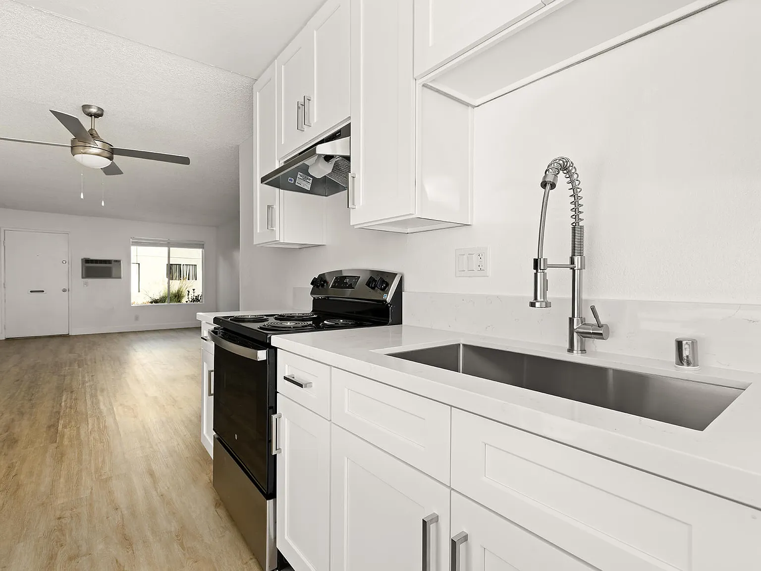 Valle at 9121 Kenwood — Photo 4