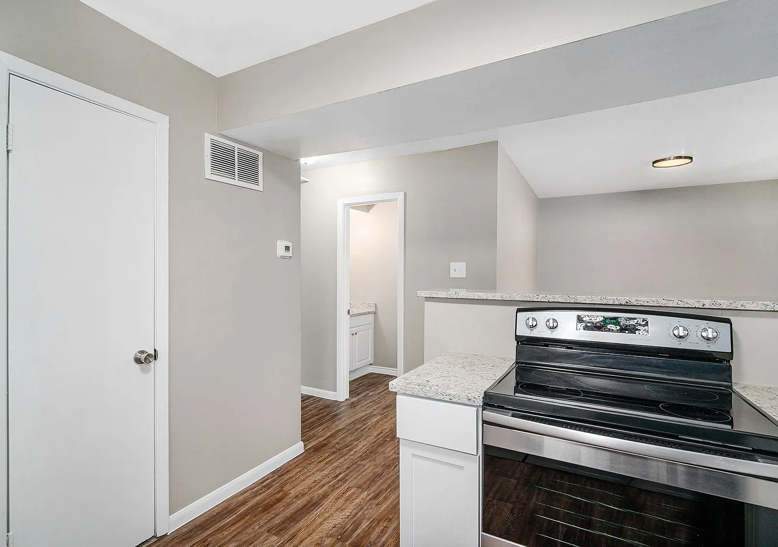 1303 S 2nd St — Photo 2