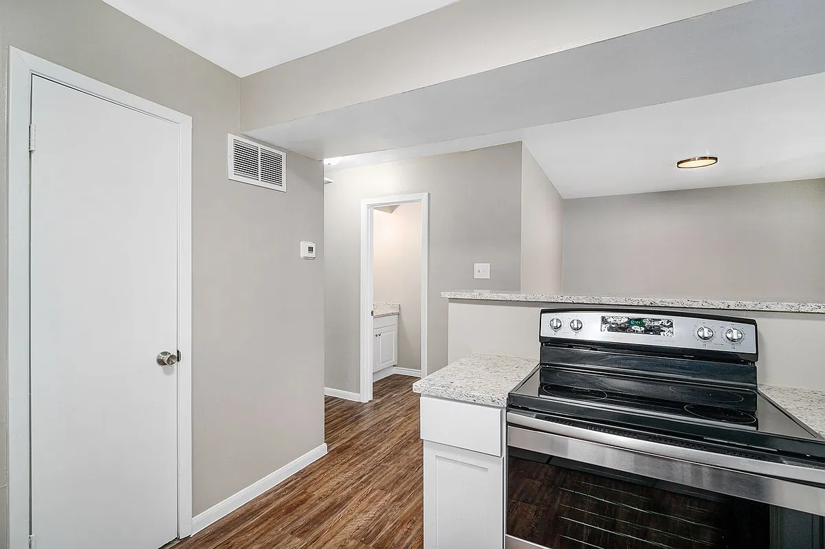 Building Photo - 1303 S 2nd St #4