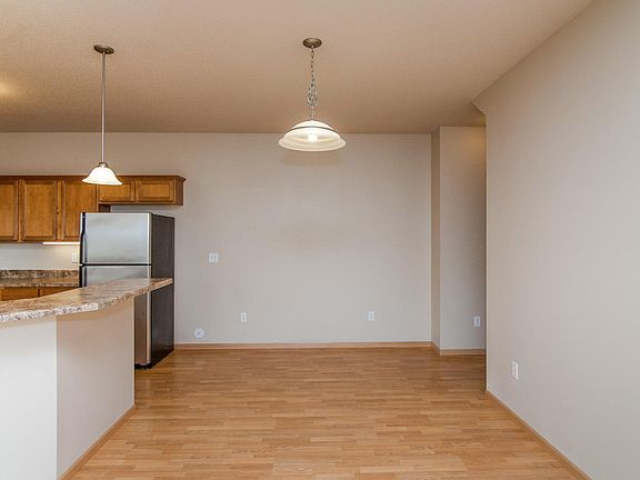 3rd image of 410 Glenmoor Pl