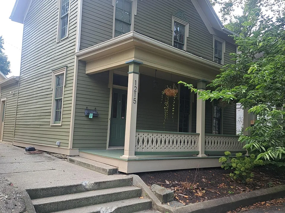 1215 W Jefferson Blvd #1