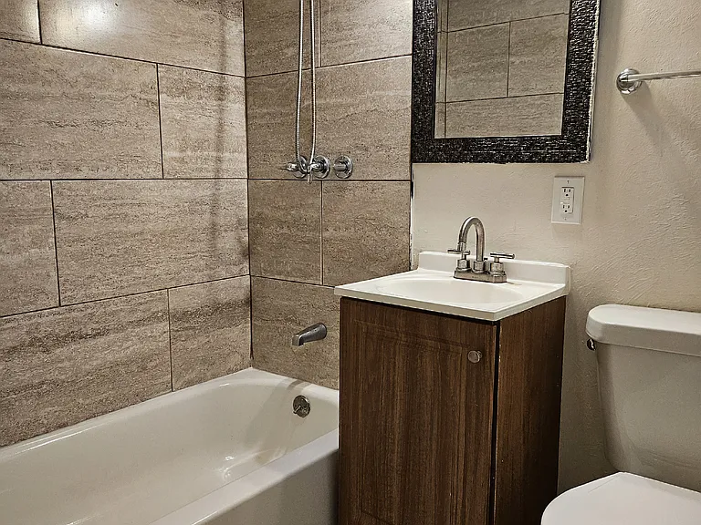 Bedroom #1 En-Suite Full Bathroom #1
