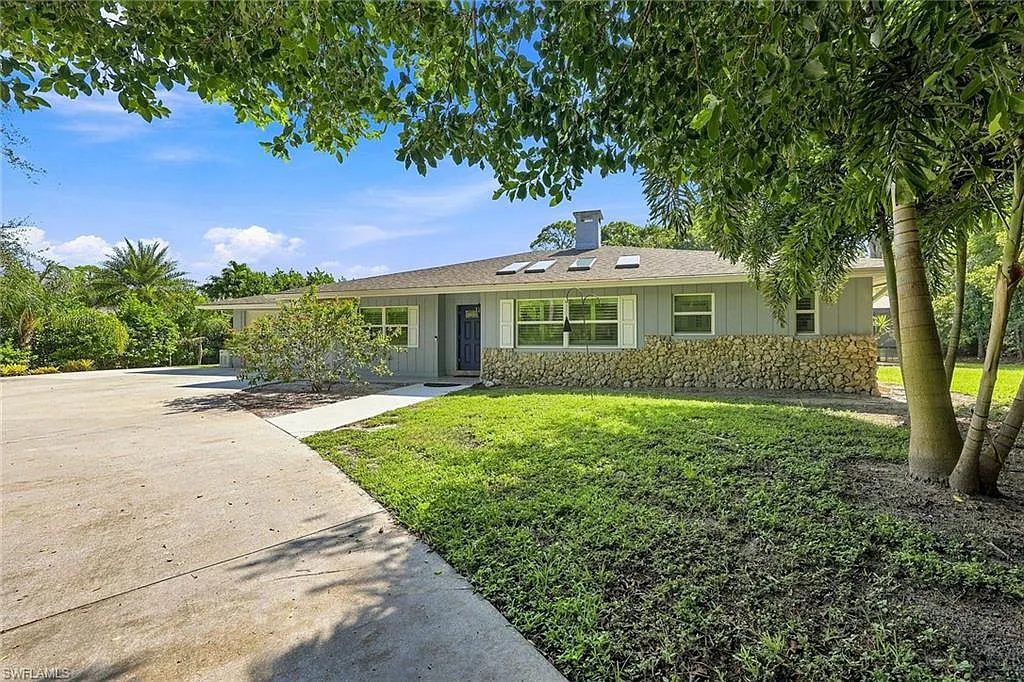 4 bed, 3.0 bath, 2690 sqft, $7,500 — Photo 1