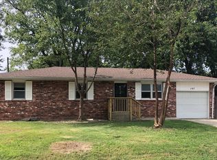 143 N Rechow Ave, Bolivar, MO 65613