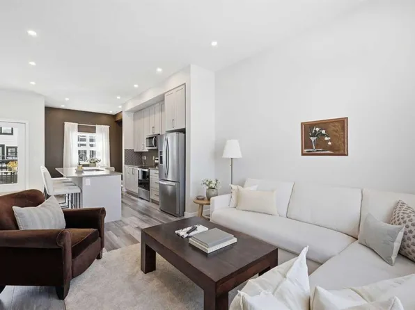 38 N Les Jardins Park SE, Calgary, AB T2C 5V3