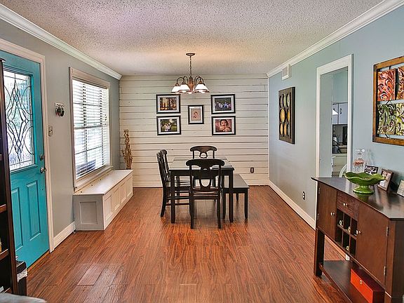 4th image of 1218 Oak Dr