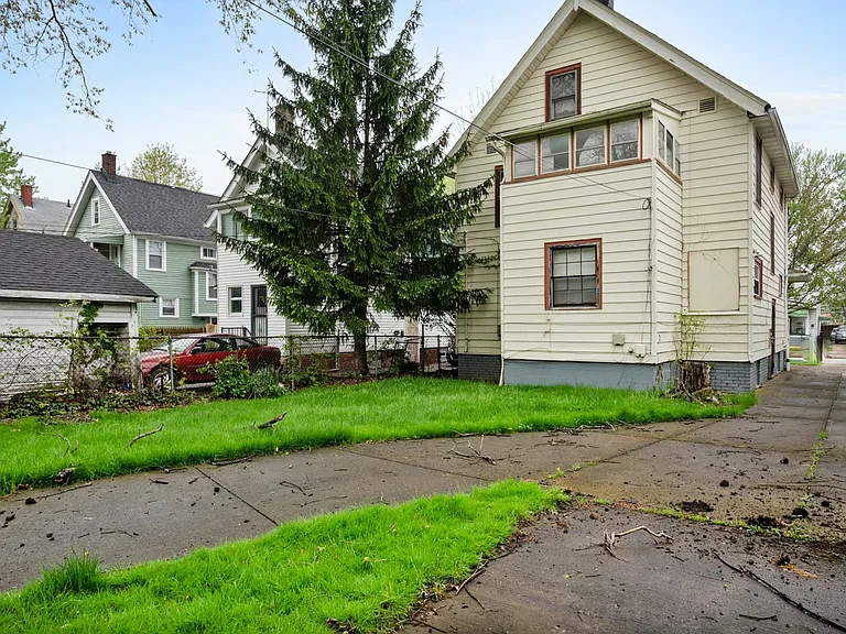14608 Alder Ave — Photo 29