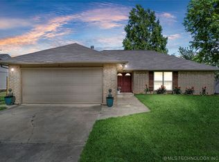 11453 S Douglas Ave, Jenks, OK 74037