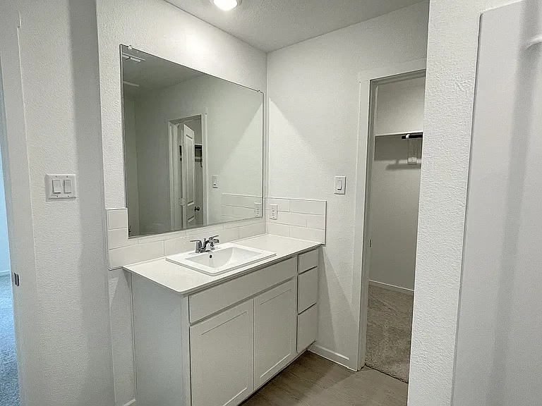 3185 Campeiro Ave — Photo 17