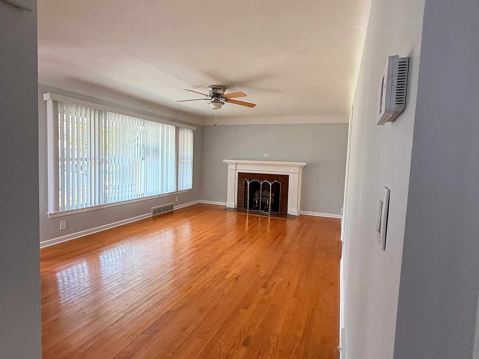 3 bed, 1200 sqft, $2,100 — Photo 3