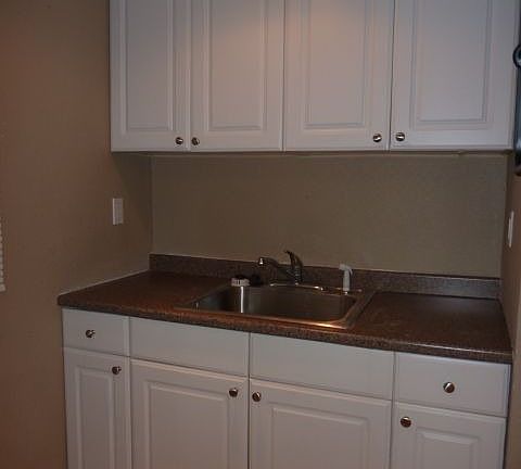 Fully equipped kitchen.