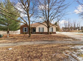 141 Fox Run Ct, Linden, MI 48451