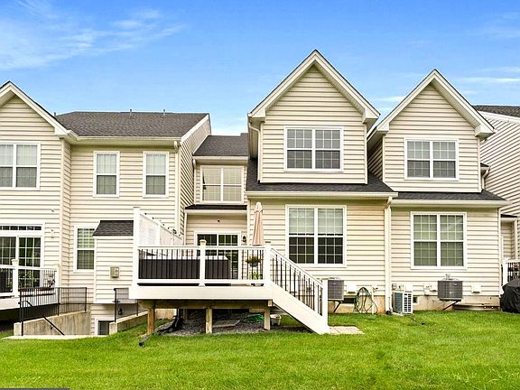 2nd image of 2002 Julia Dr