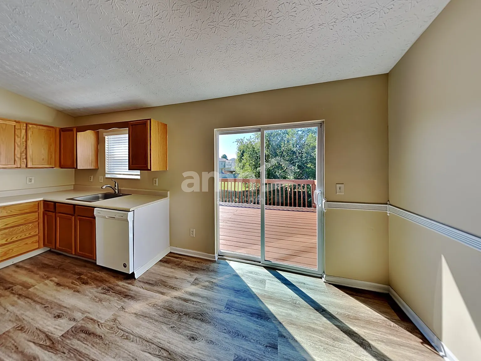 4 bed, 3.0 bath, 1726 sqft, $2,395 — Photo 4