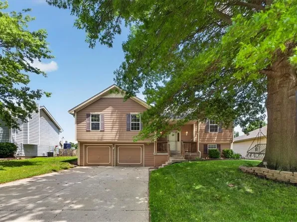1029 SE Granada Dr, Lees Summit, MO 64081