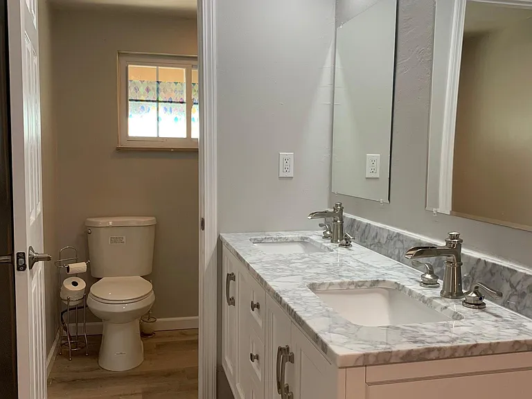 4776 Yew St — Photo 2