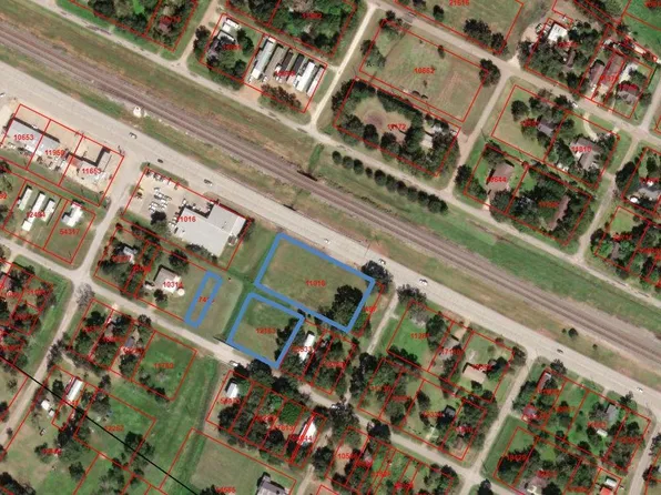 5815 Commerce St, Wallis, TX 77485