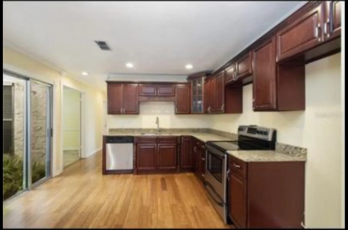 3 bed, 2.0 bath, 1179 sqft, $2,030 — Photo 4